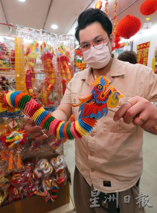 “龙”饰品买气旺 业者:维持原价薄利多销