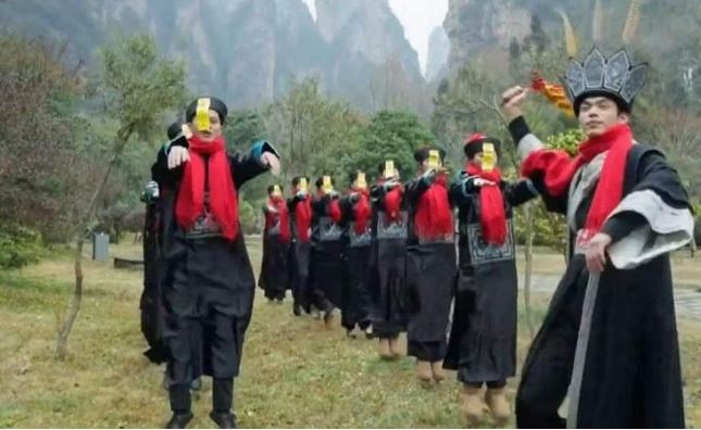 ∕拼旅游 各地文旅局拼了!跳舞、赶尸怪招不断