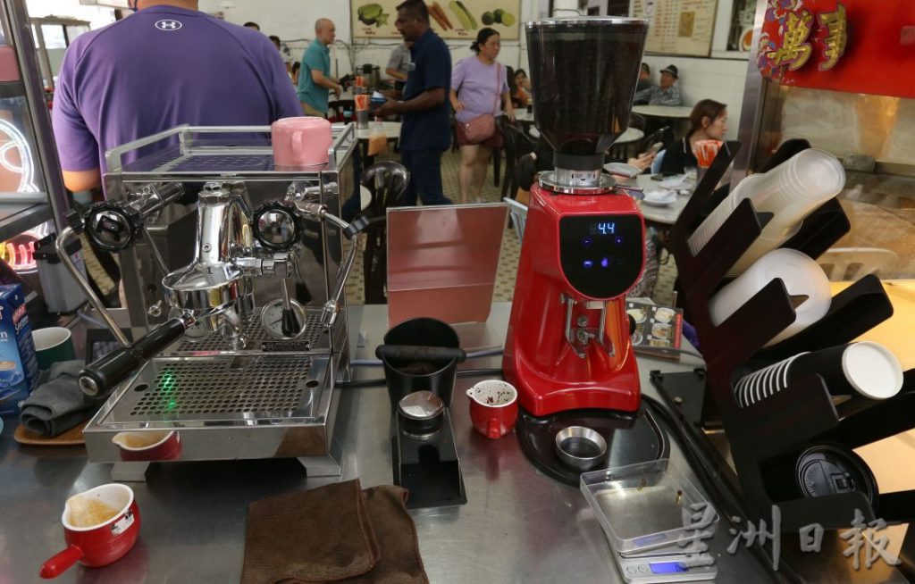 ★1月14日刊登／大霹雳封底主文／【人气美食】／高宾茶餐室喝下午茶  精品咖啡配蛋糕