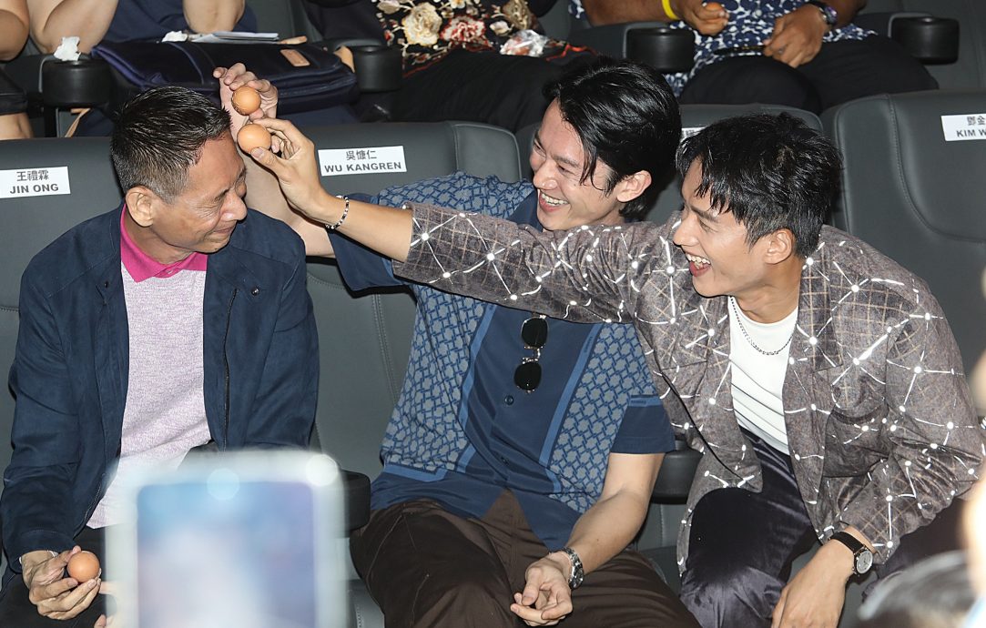 《富都青年》票房破520万 吴慷仁玩疯满场找人敲头