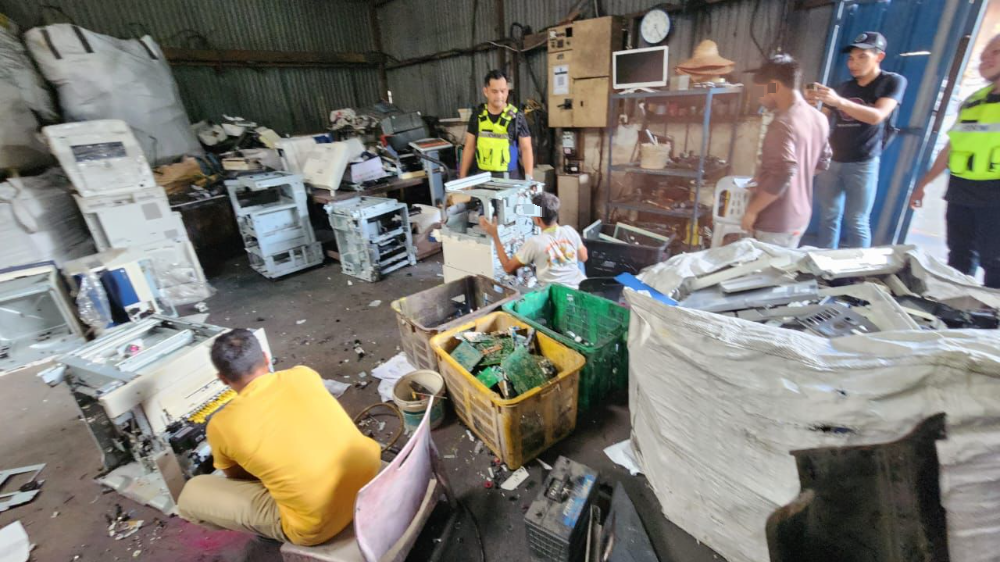 一天工作12小时 做足6天！3少年童工遭工厂剥削禁离开  