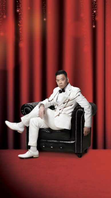 万千星辉颁奖典礼2023｜陈山聪宫廷装出位　单立文入围老婆不开心？