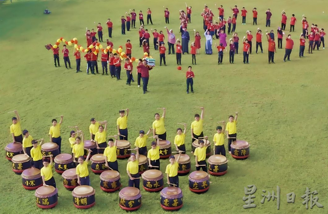 三民二校制新年视频 舞8公尺环保吉祥龙