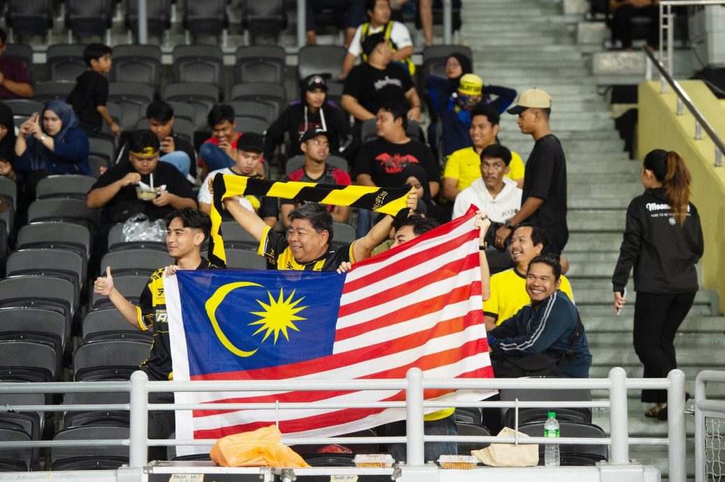上千球迷熬夜集聚国家体育场  “一起为马来亚虎打气！”
