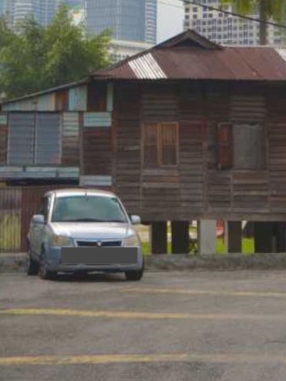 不满盖房住了70年还不搬 “那地是公公‘借'他们的”