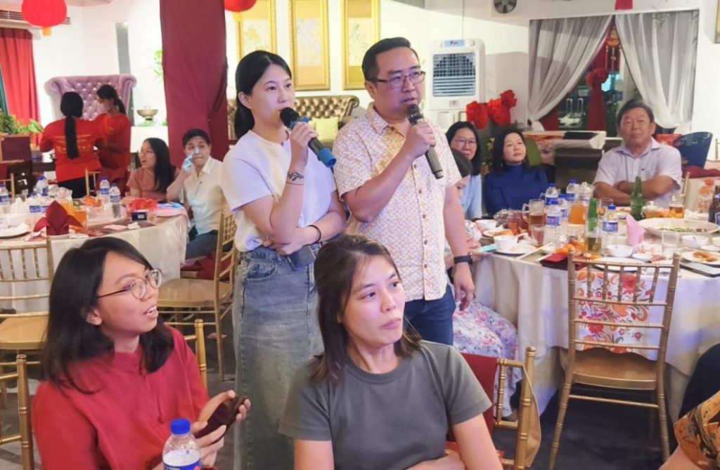 与中文媒体聚餐  郑立慷：保持紧密联系