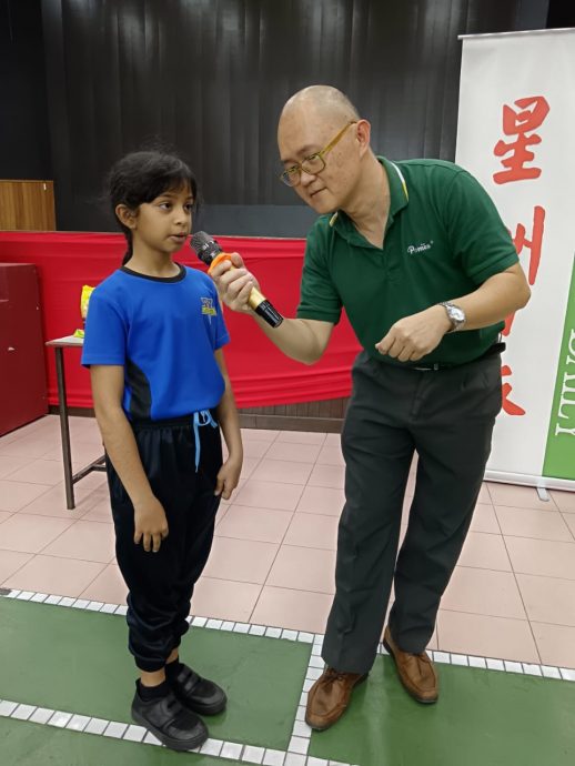 东：“学生阅报计划”系列活动之“有奖填字游戏—走入校园”列车开抵中彭区