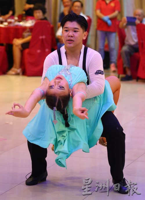 关丹舞蹈公会举办29周年暨怀旧之夜派对