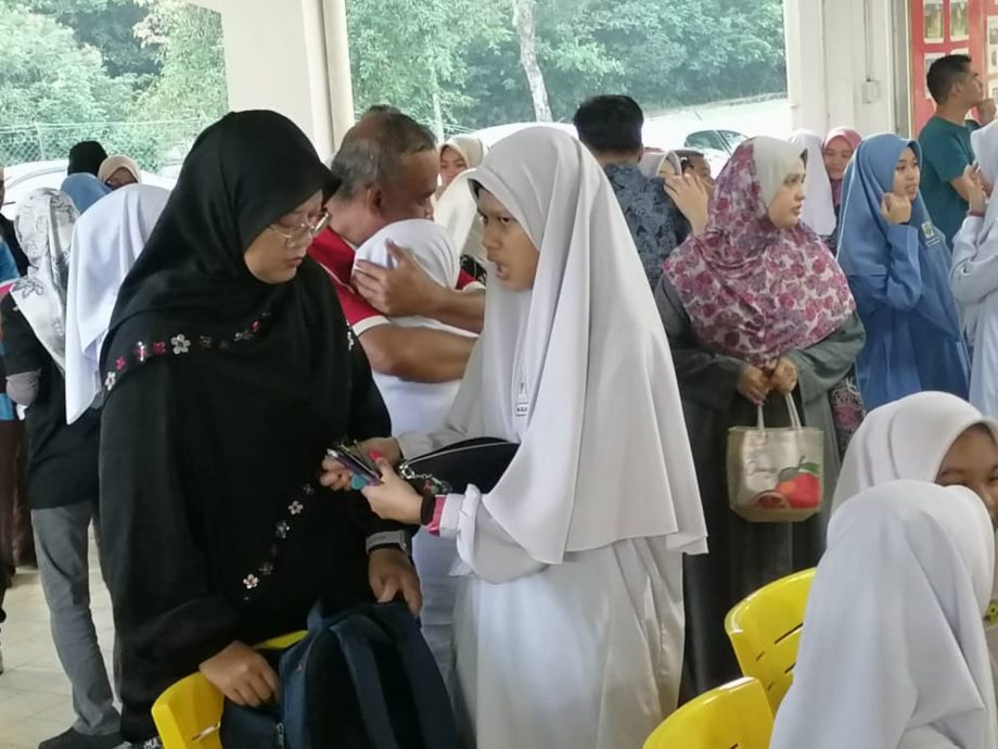 东：彭亨州逾2万名考生赴SPM笔试，迄今未有人受水灾影响缺席。