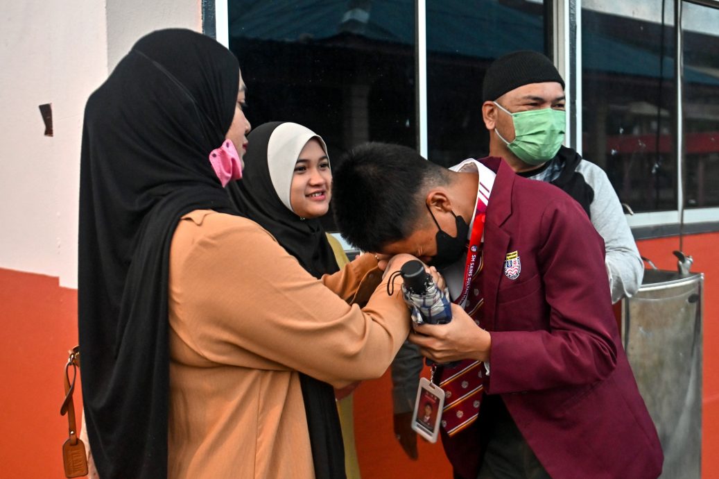 东：登州2023年大马教育文凭考试不受第四波水灾影响，今日如常举行。