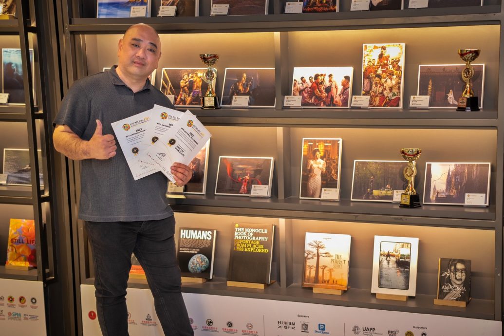 东:过去一年在4项国际摄影比赛频频得奖的摄影师李政全,获得吉兰丹州政府赞助他到日本东京出席领奖的盛会“AsiaWPA年度峰会及颁奖典礼”,为丹州争光!