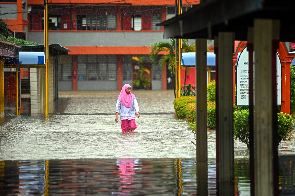 东：连夜豪雨导致瓜登多个低洼地区今早发生闪电水灾