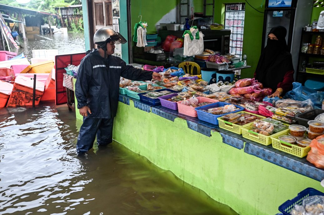 东：连夜豪雨导致瓜登多个低洼地区今早发生闪电水灾