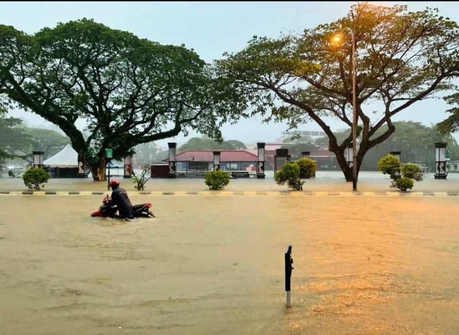 东：连夜豪雨导致瓜登多个低洼地区今早发生闪电水灾