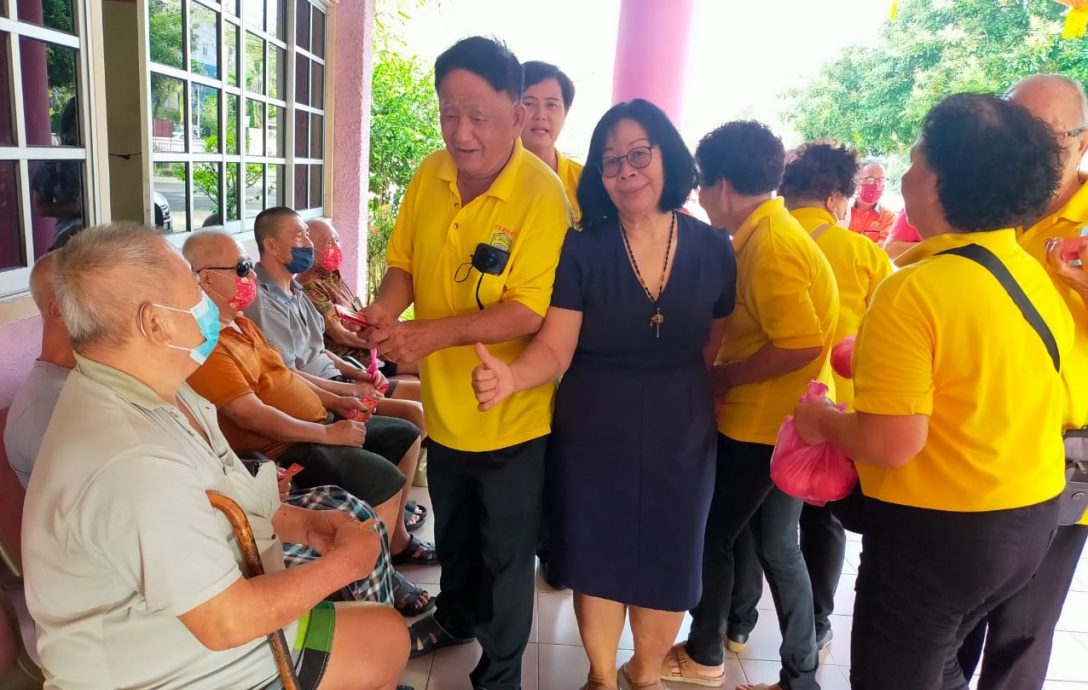 东:高州会馆访老人院