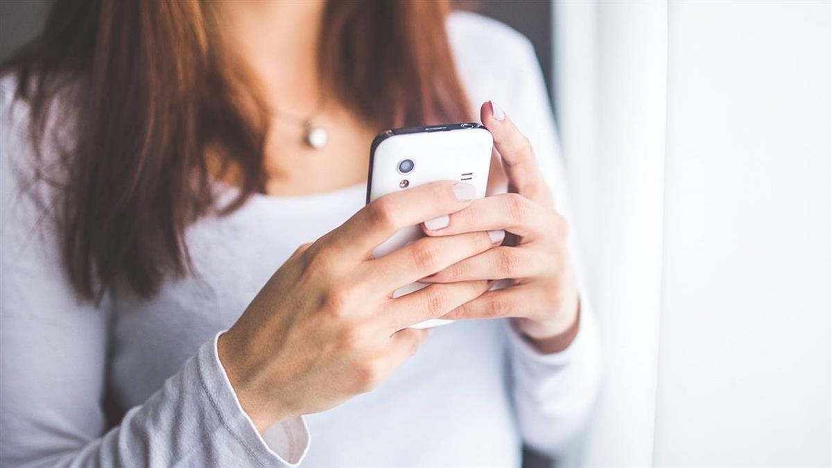 中国女子发长文“提分手”!男友仅回复两字 她秒变脸:太绝情了