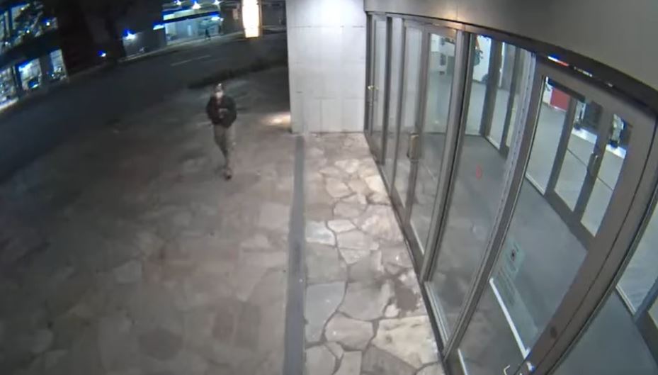 中国女教师在美被泼化学液体 嫌犯前一天才出狱