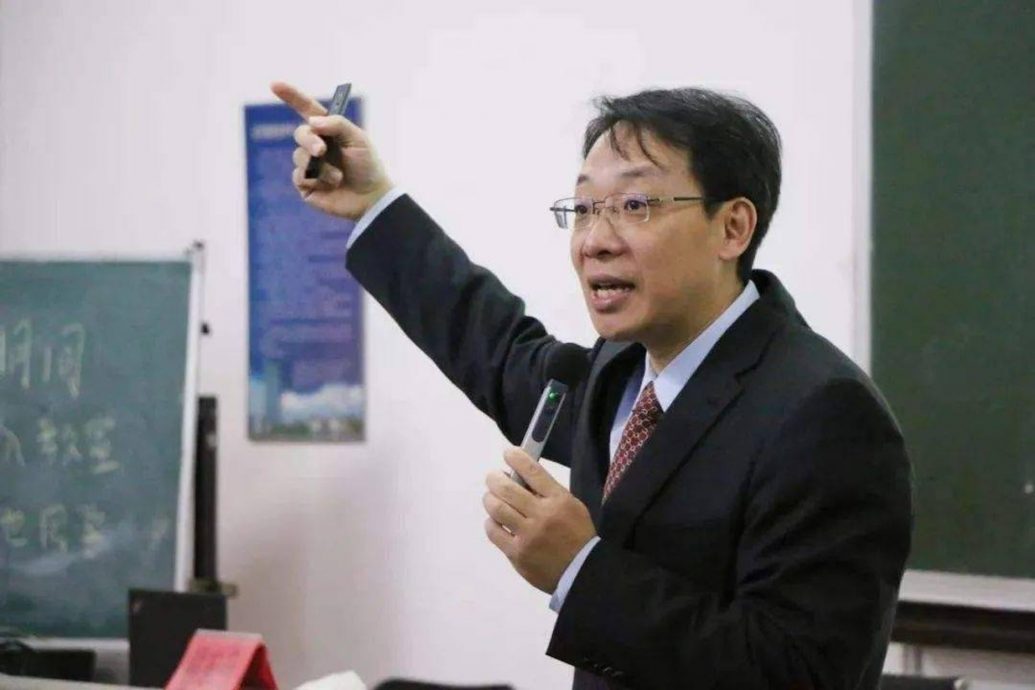 中国生育率低迷 人大教授建议“生个孩子给一居室房” 网民热议