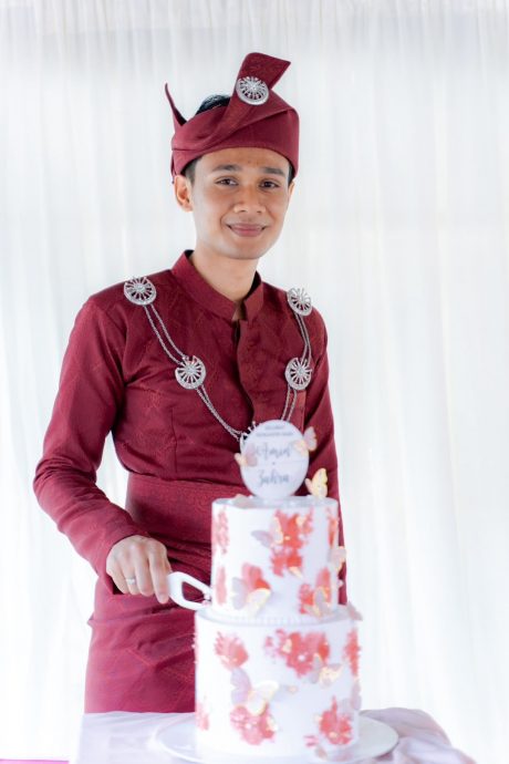 举行线上婚礼！新娘因肺炎住院缺席 新郎独撑场面 