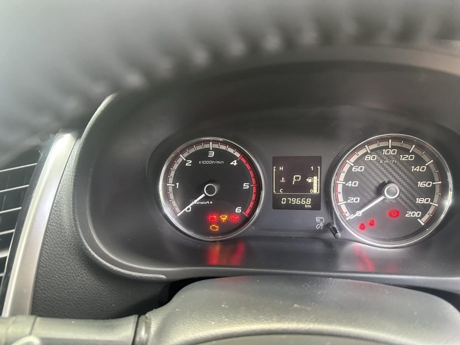 买二手车48小时就抛锚被拖车!车主:才知是“泡水车”花近2万维修