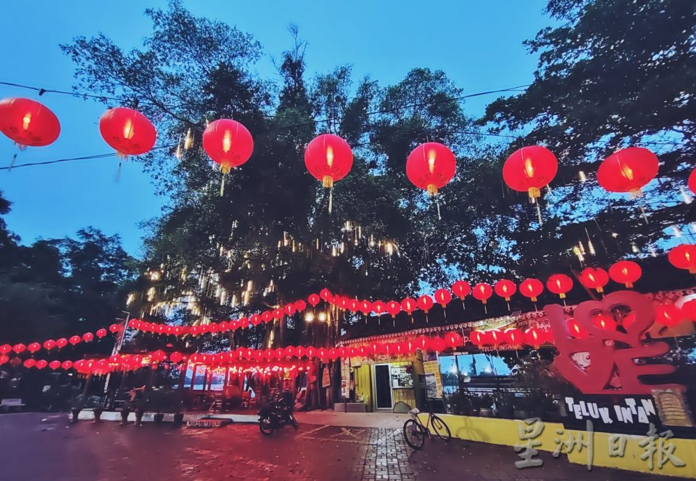 五千大红灯笼高高挂 春节到安顺感受年味