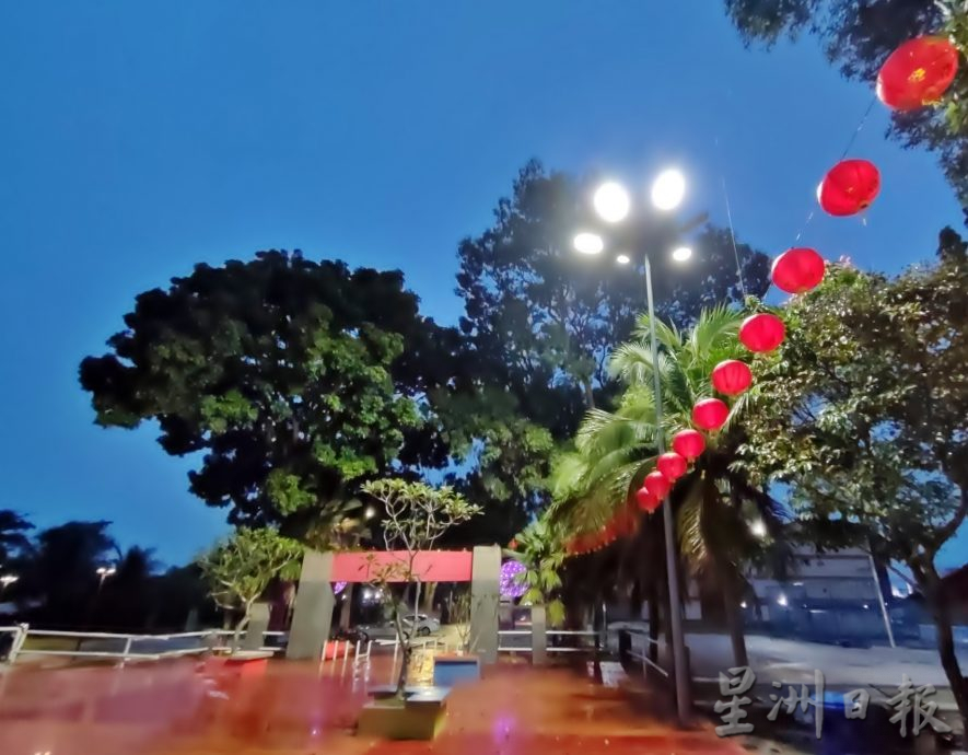 五千大红灯笼高高挂 春节到安顺感受年味