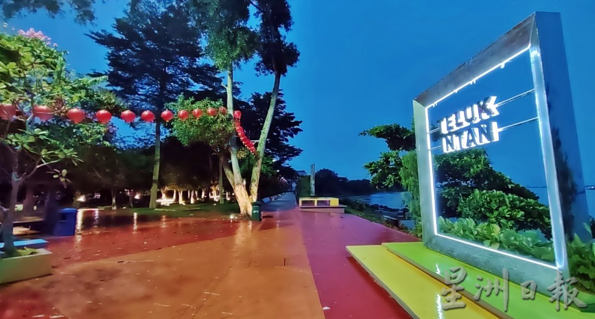 五千大红灯笼高高挂 春节到安顺感受年味