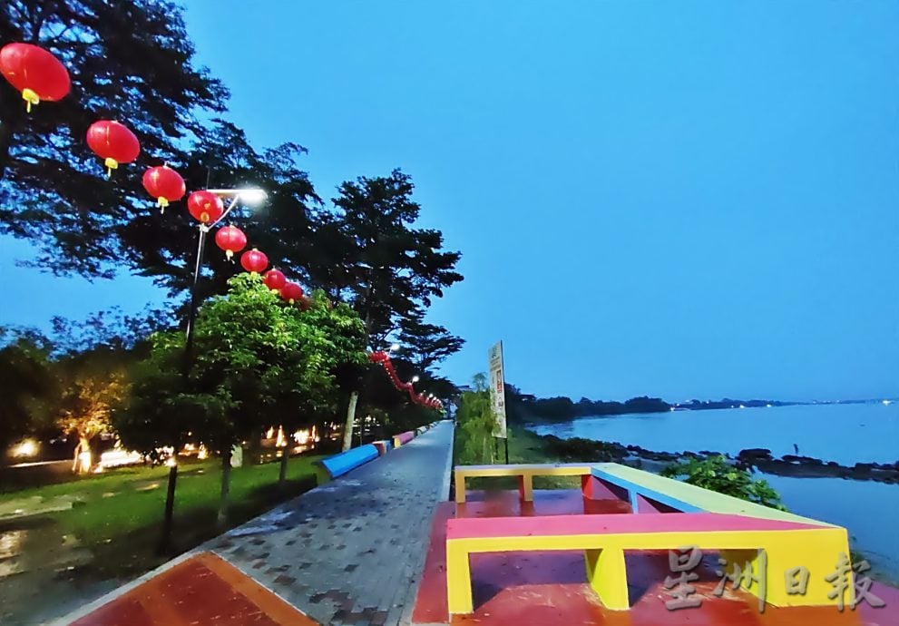 五千大红灯笼高高挂 春节到安顺感受年味