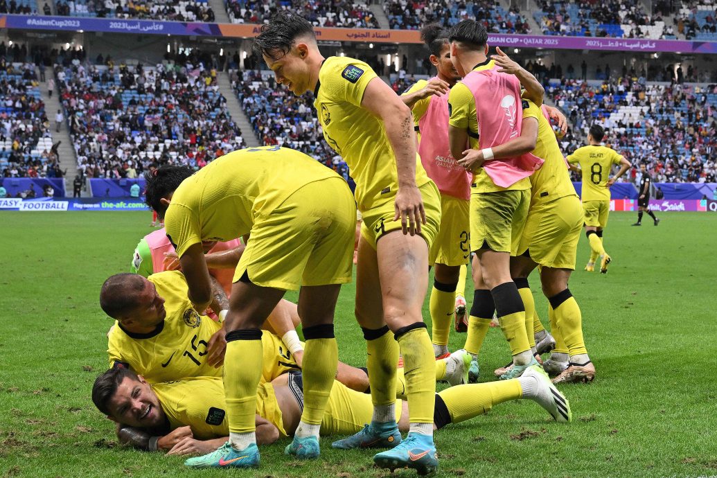 亚洲杯足球赛| 国足绝平韩国回击批评者 金帅:有人想等我失败走人