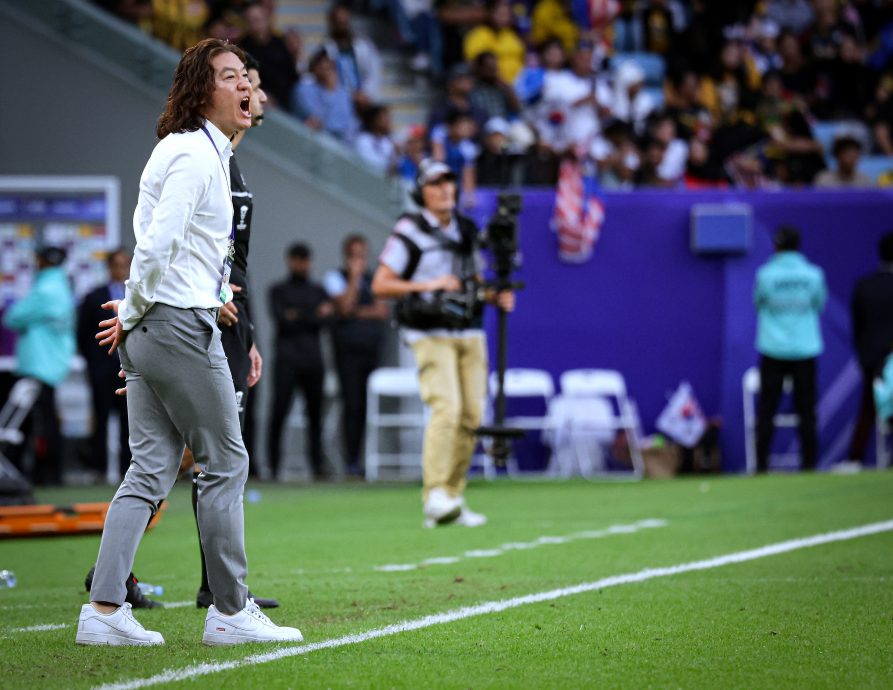 亚洲杯足球赛| 国足绝平韩国回击批评者 金帅:有人想等我失败走人