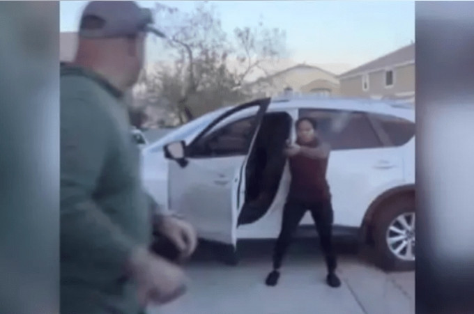 亚裔女养鸡被邻居投诉   报复怒杀对方