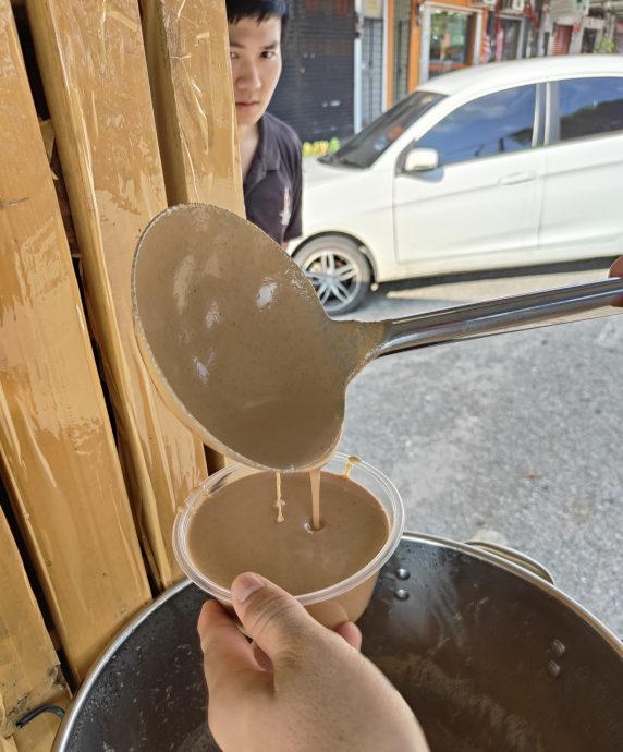 人气美食 | 花生糊黑芝麻糊麻糬…… 三轮摩托糖水甜点好吃