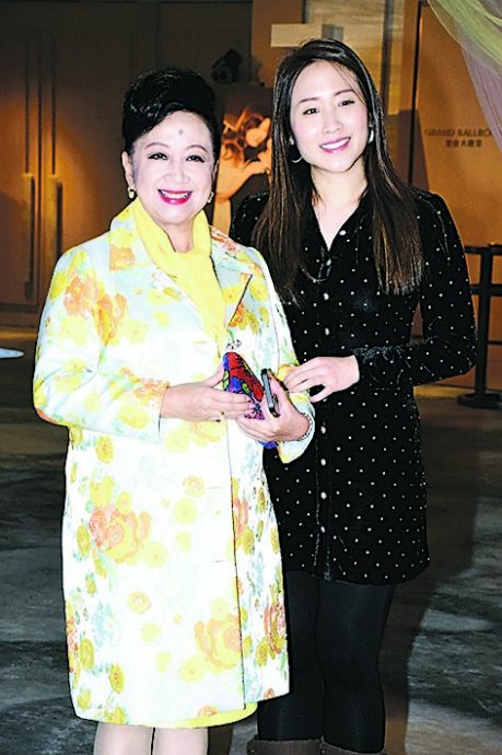 伍仲衡大婚星光熠熠 许诺爱妻不单独约异性 