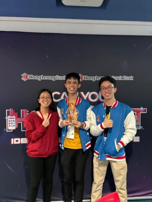 优大学生在编程比赛中夺季军