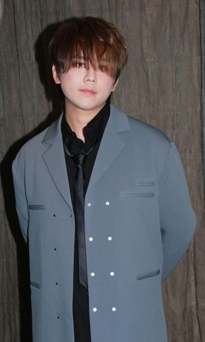 传演唱会姜神合体 姜涛Anson Lo两派粉丝互开撕