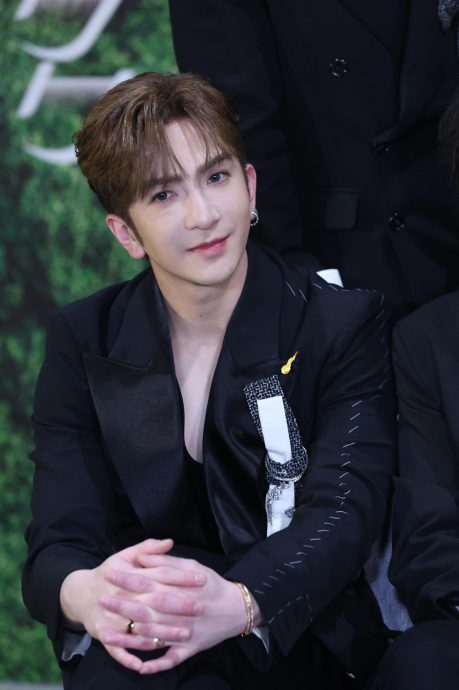 传演唱会姜神合体 姜涛Anson Lo两派粉丝互开撕