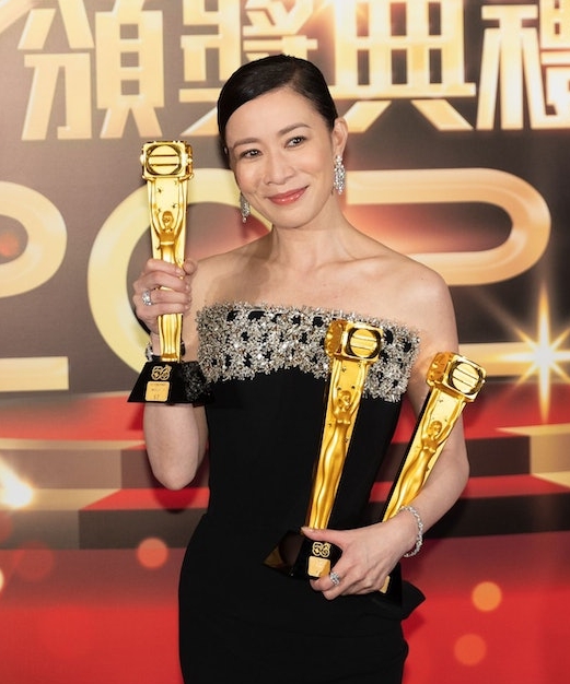 佘诗曼3料视后带旺 《万千星辉》收视飙出新高