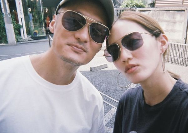 余文乐再爆与妻起争执 “大合照分开站”