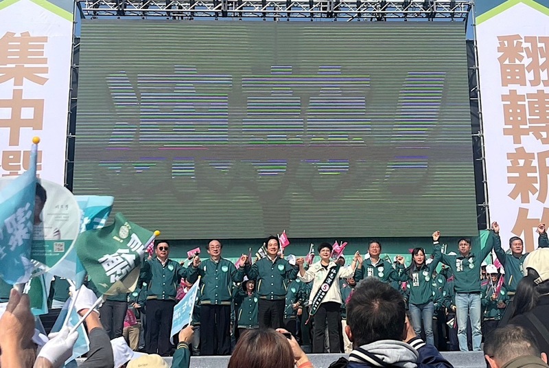 侯友宜新北板桥车队扫街拜票