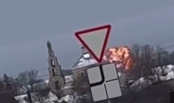 俄一架运输机在坠毁 机上65人遇难