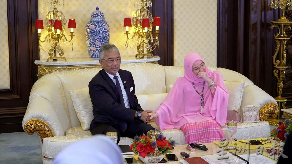 元首卸任 | 经历冠病与政治危机 陛下:是元首后给我力量