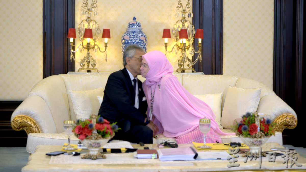 元首卸任 | 经历冠病与政治危机 陛下:是元首后给我力量