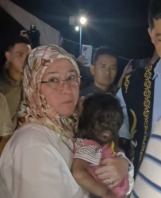 元首卸任 | 难忘人民喊“吾王 8天没水了”陛下亲自处理1000封投诉信