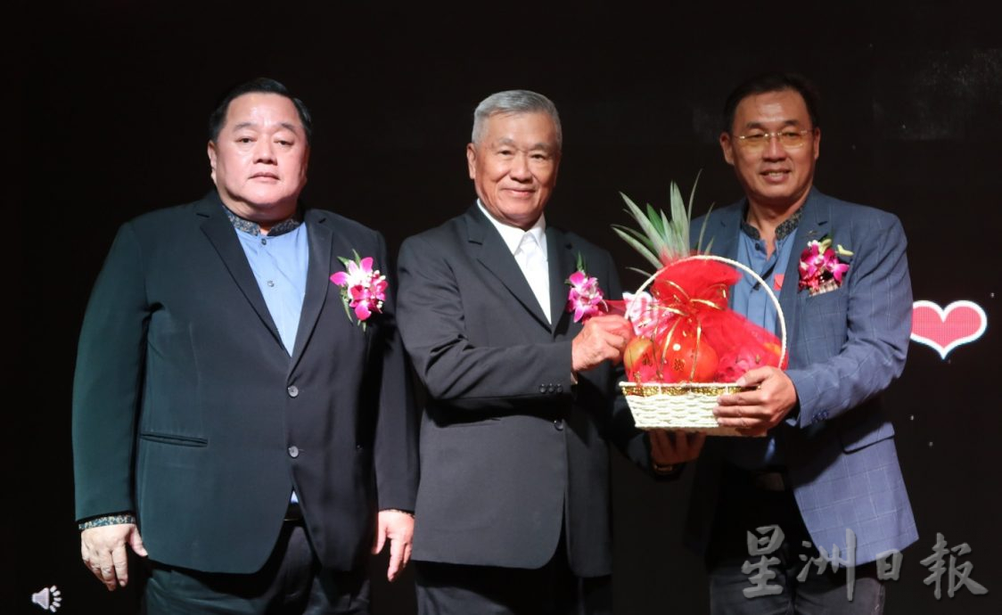 黄锋︰厂商处理电动摩托车回扣,吁慎选以免倒闭殃及车商