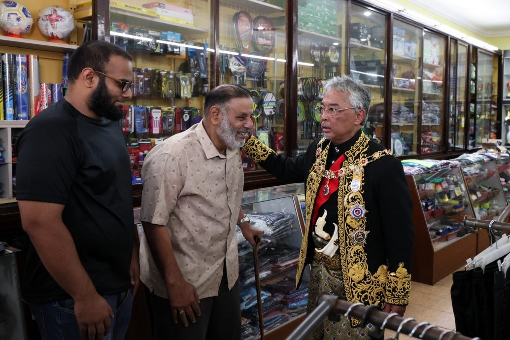 全国/关丹民众恭迎阿都拉陛下。