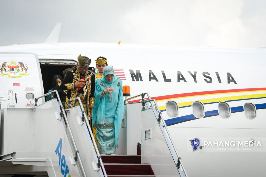 全国/关丹民众恭迎阿都拉陛下。