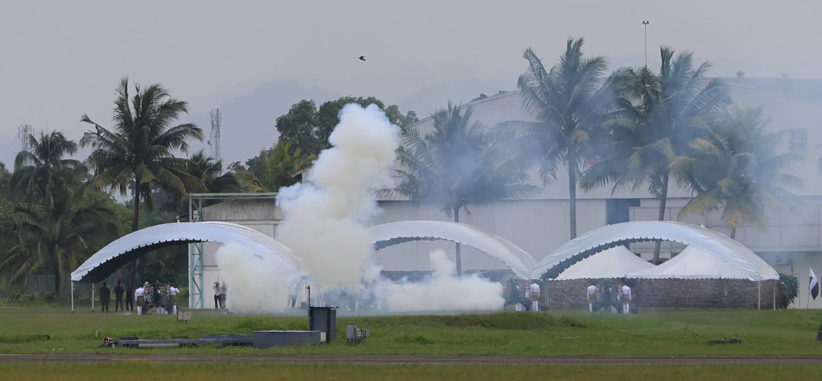 全国/关丹民众恭迎阿都拉陛下。