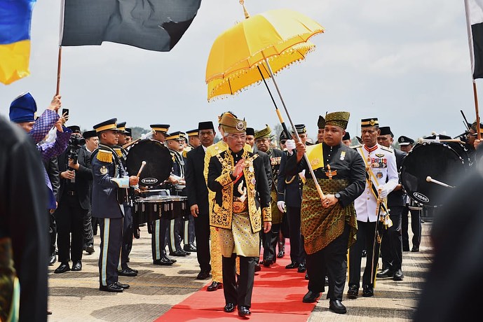 全国/关丹民众恭迎阿都拉陛下。