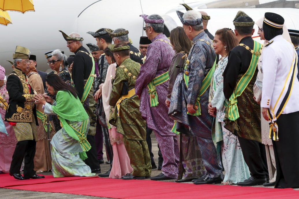 全国/关丹民众恭迎阿都拉陛下。