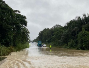 全柔今日再下长命雨 哥打灾情严峻,4道路禁通车